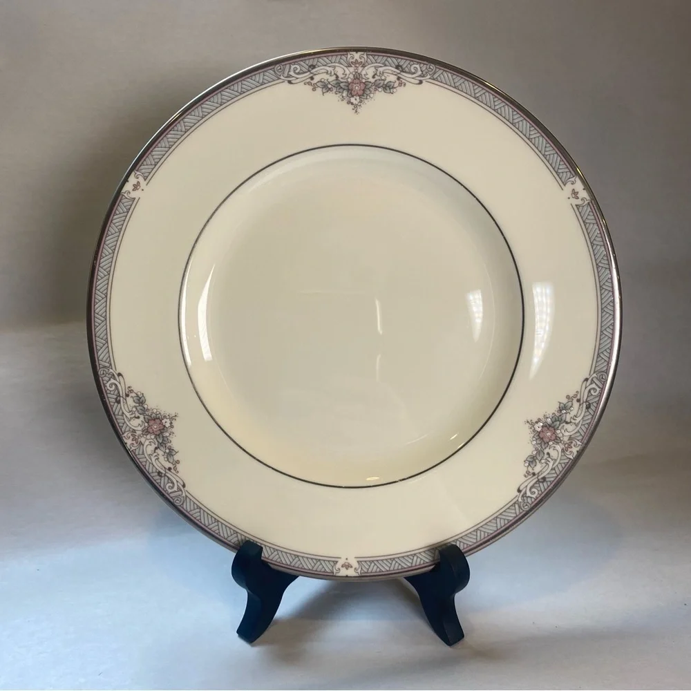 Royal Doulton Fine China Replacement Jillian H5193 8” Salad Plate